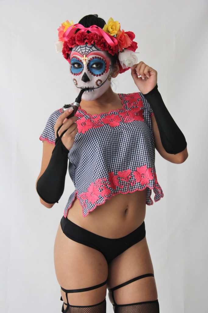 Giovane donna seducente