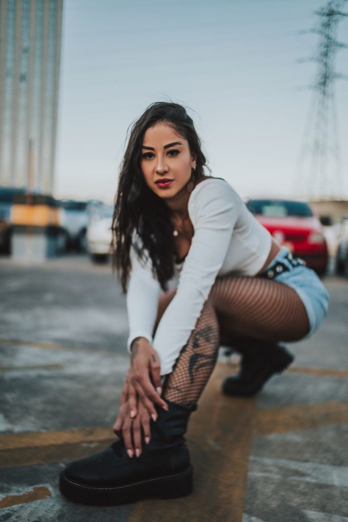 Giovane donna seducente