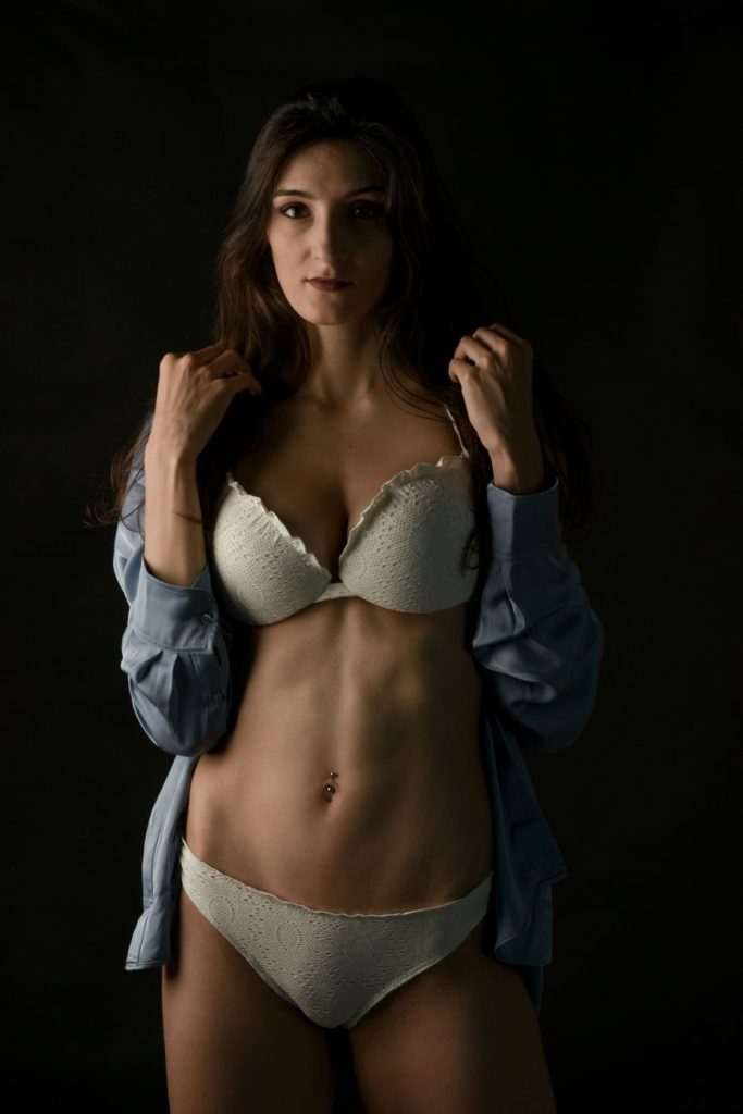 Giovane donna seducente