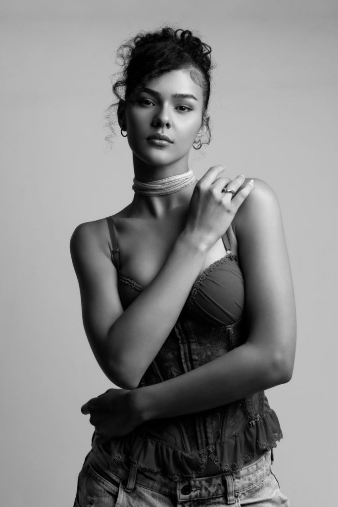 Giovane donna seducente